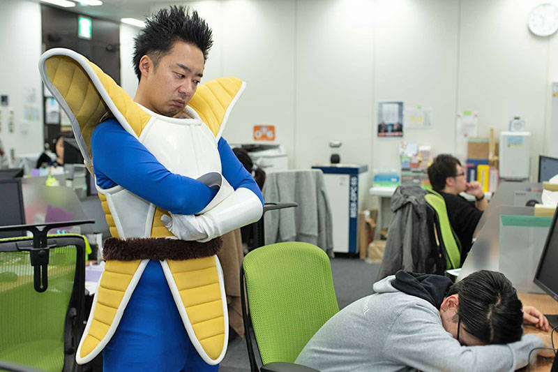 見下すR藤本