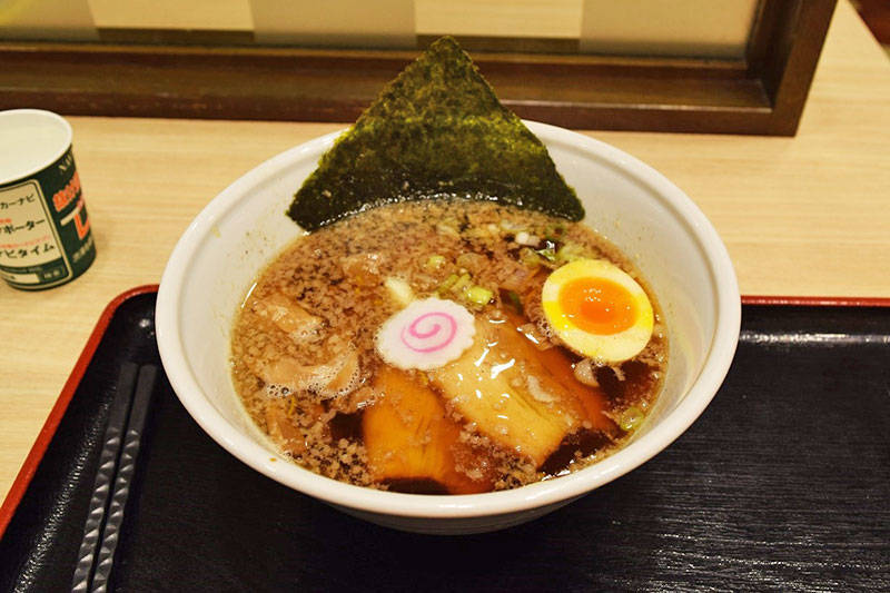 f:id:sakumaga:20200116110725j:plain 博多中華そば860円
