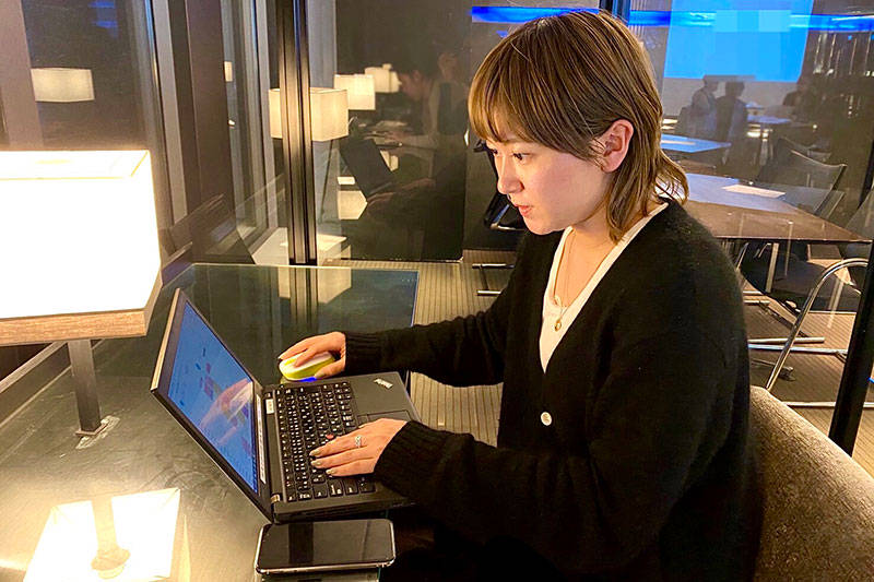 会社員として仕事をしているときの写真