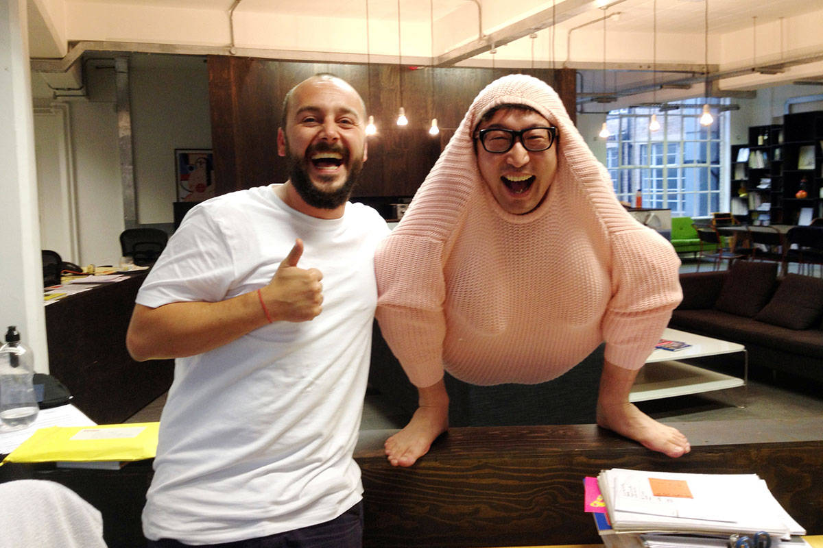 オファーしてくださった広告制作会社の担当者さん（写真左）
