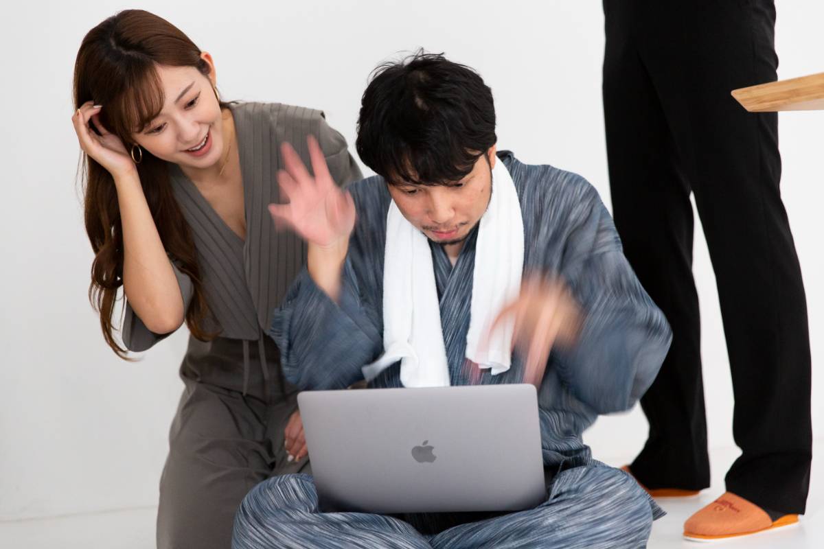 見事な手さばきで画像を処理する斎藤の画像