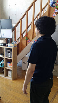 社員の後ろ姿の写真