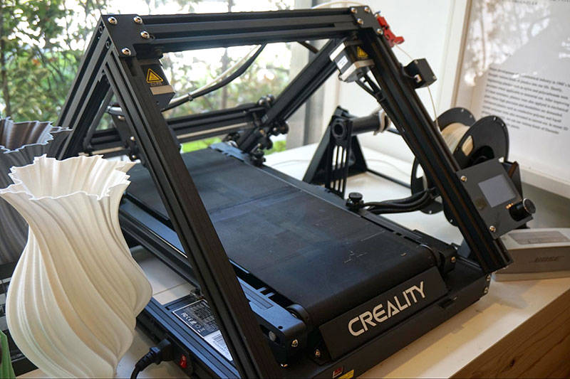 昨年発売された、長い造形ができる特殊な3Dプリンター