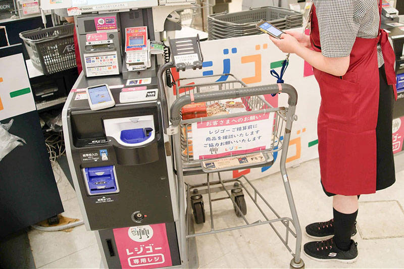 従業員による商品チェック