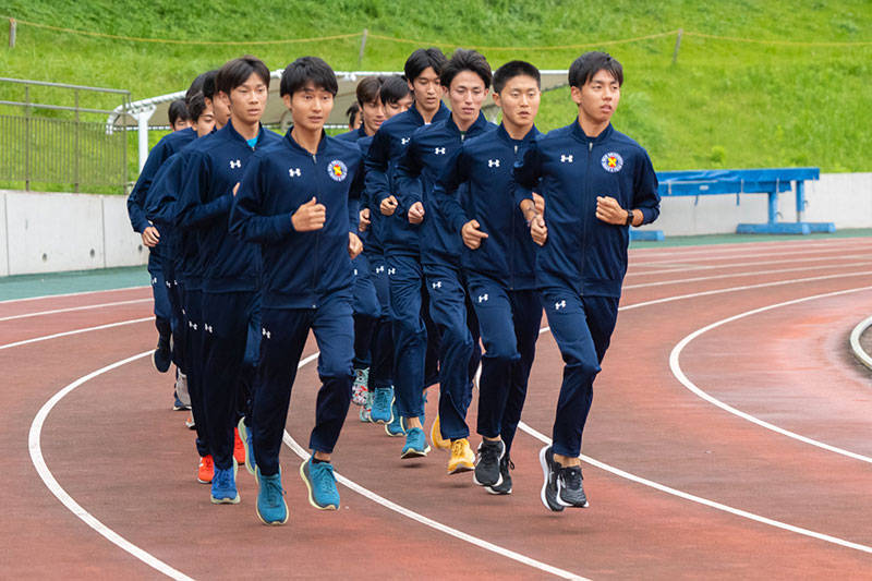 箱根駅伝本戦出場を目指す慶應義塾大学・慶應義塾体育会競走部の選手たち