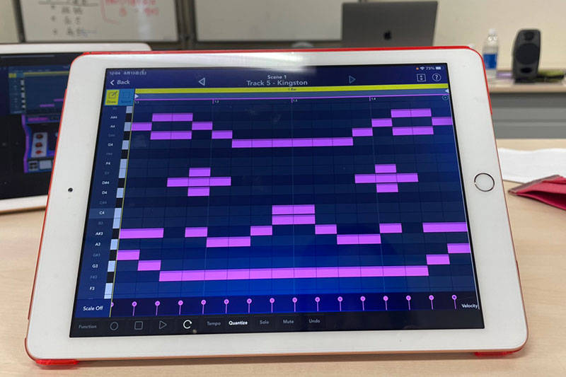 作曲中のタブレット画面。