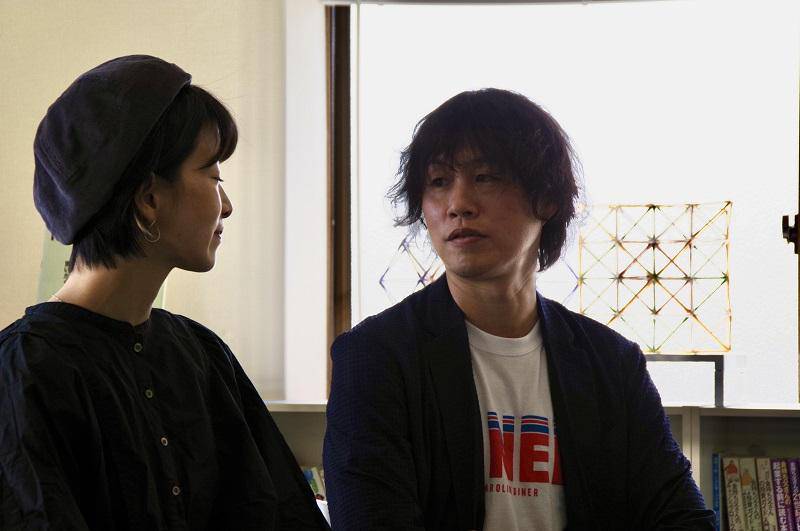 あいだDESIGN代表の福間暁さん（右）